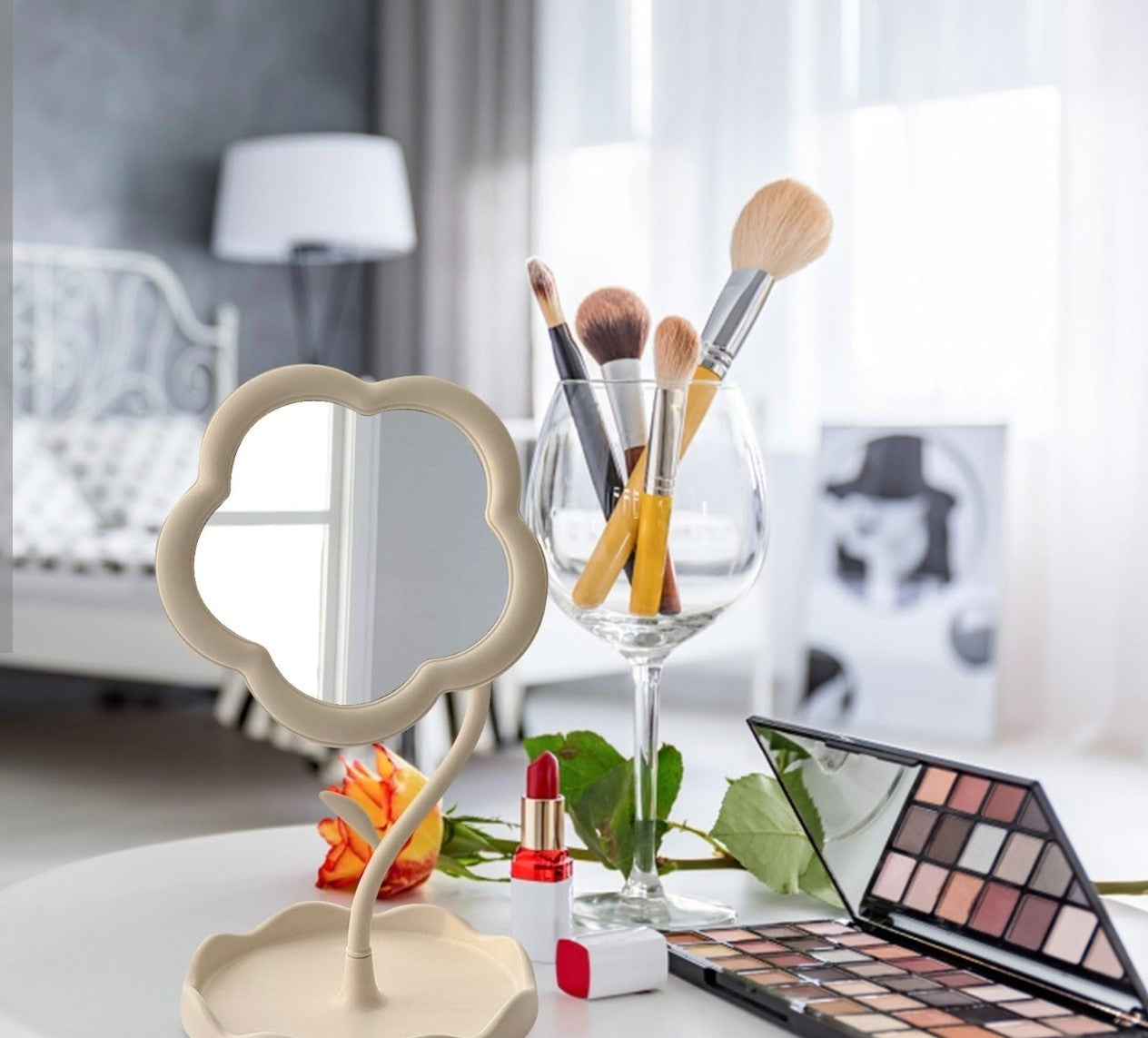 Cute Tulip Flower Desktop Makeup Mirror Aesthetic Vanity Cosmetic Stand Mirror