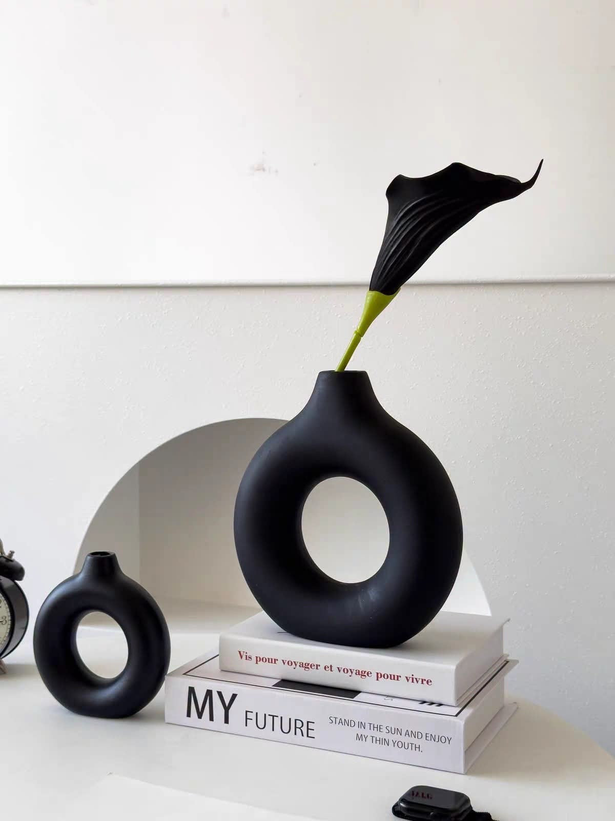 Modern Black Ceramic Donut Vase - Nordic Minimalist Flower Pot Home Decor